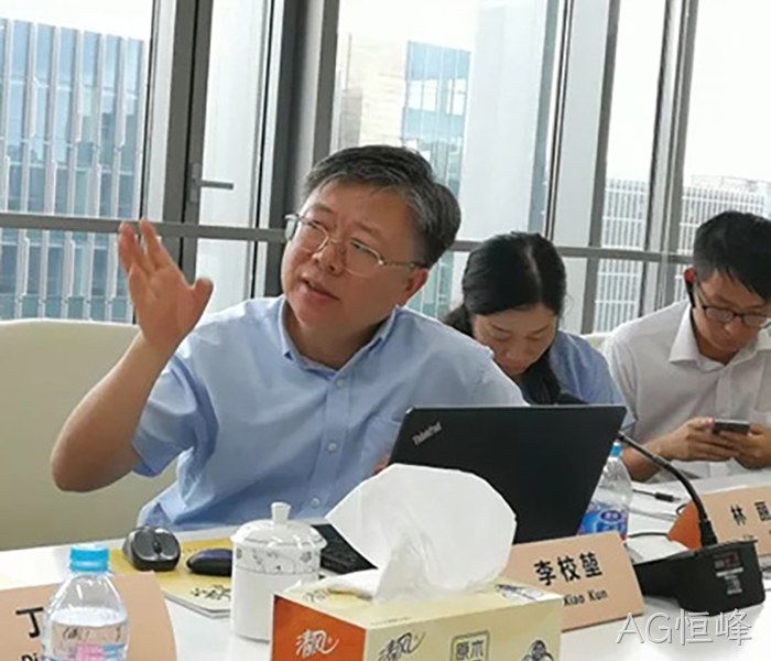 李校堃校⊙长和黄成♧♧钢教授发△言